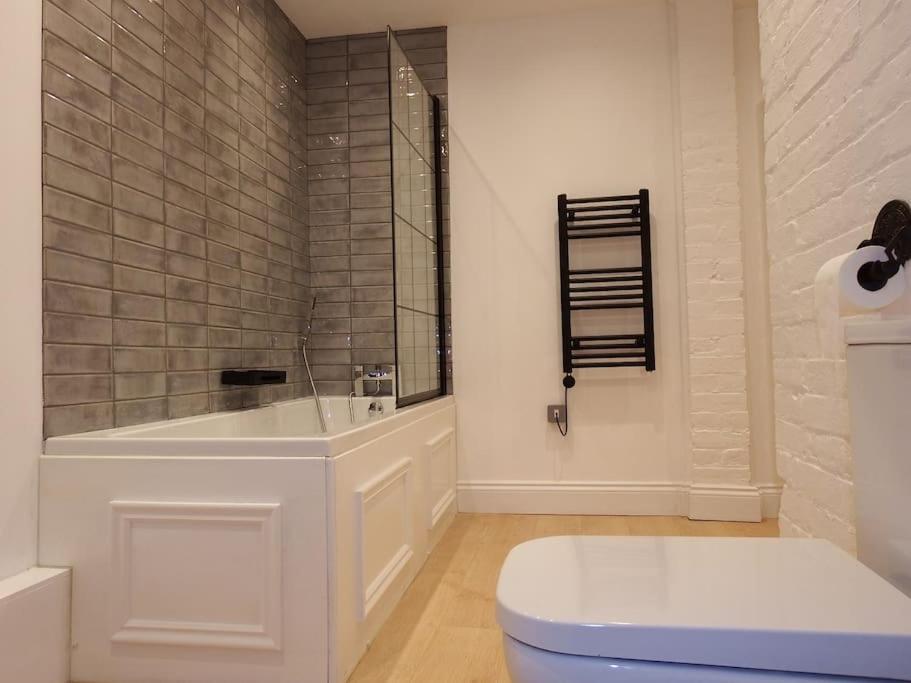 Newly Renovated Stunning Warehouse Apartment Bournemouth Bagian luar foto