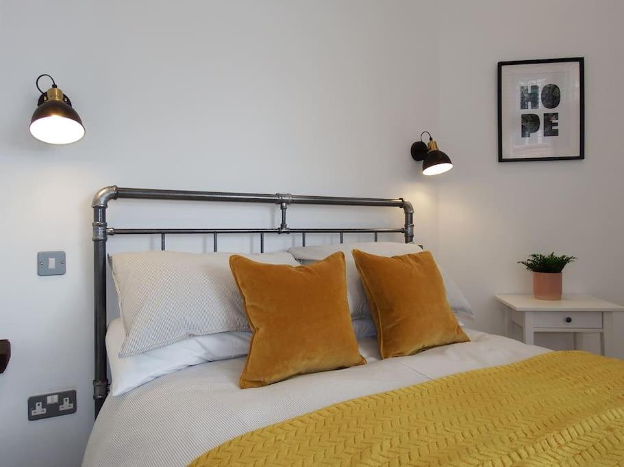 Newly Renovated Stunning Warehouse Apartment Bournemouth Bagian luar foto