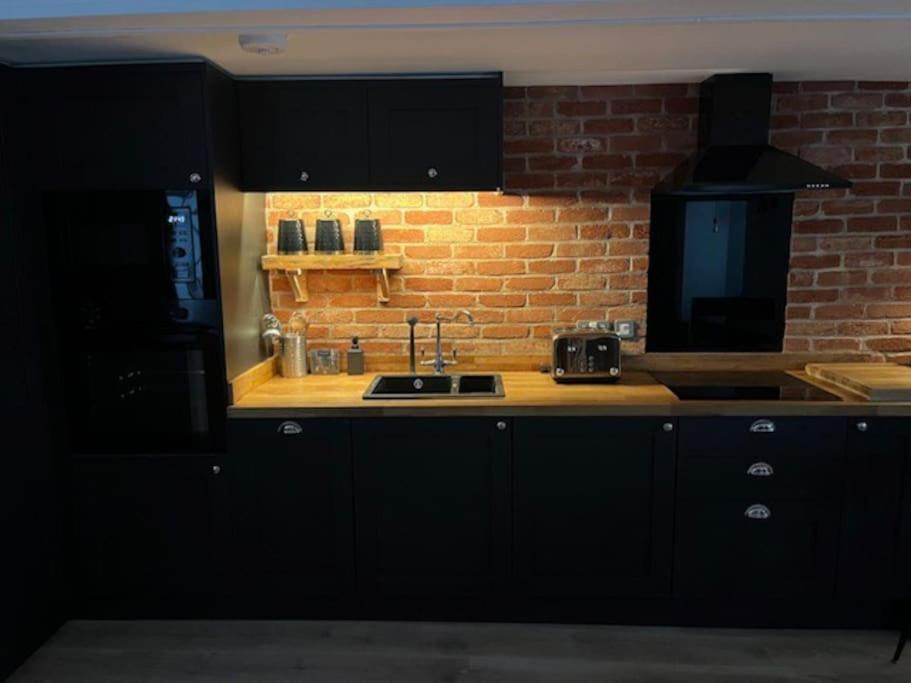 Newly Renovated Stunning Warehouse Apartment Bournemouth Bagian luar foto