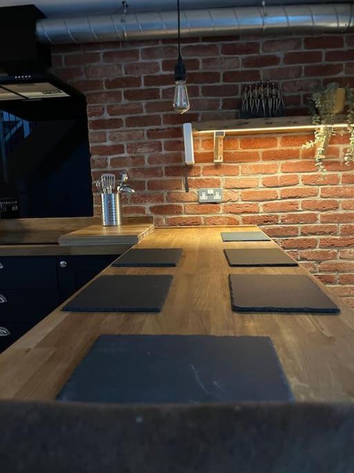 Newly Renovated Stunning Warehouse Apartment Bournemouth Bagian luar foto