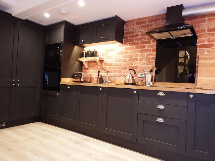 Newly Renovated Stunning Warehouse Apartment Bournemouth Bagian luar foto