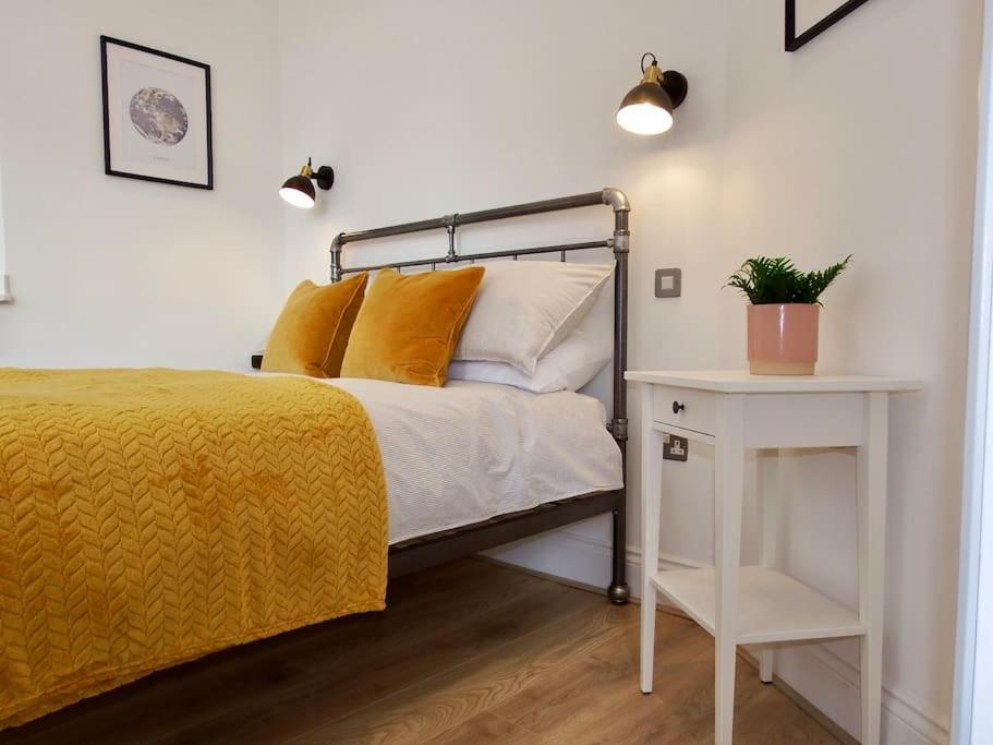 Newly Renovated Stunning Warehouse Apartment Bournemouth Bagian luar foto