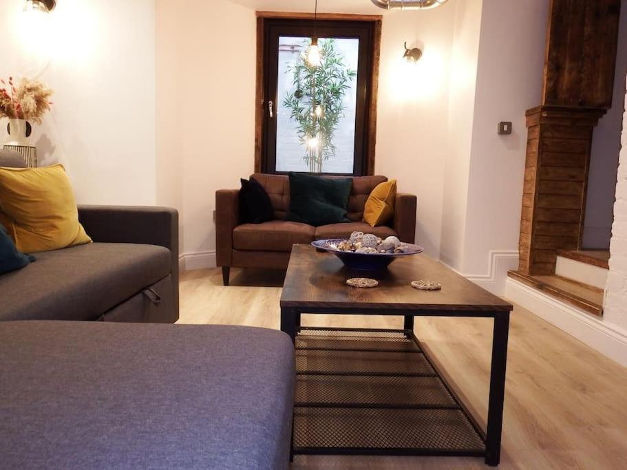 Newly Renovated Stunning Warehouse Apartment Bournemouth Bagian luar foto
