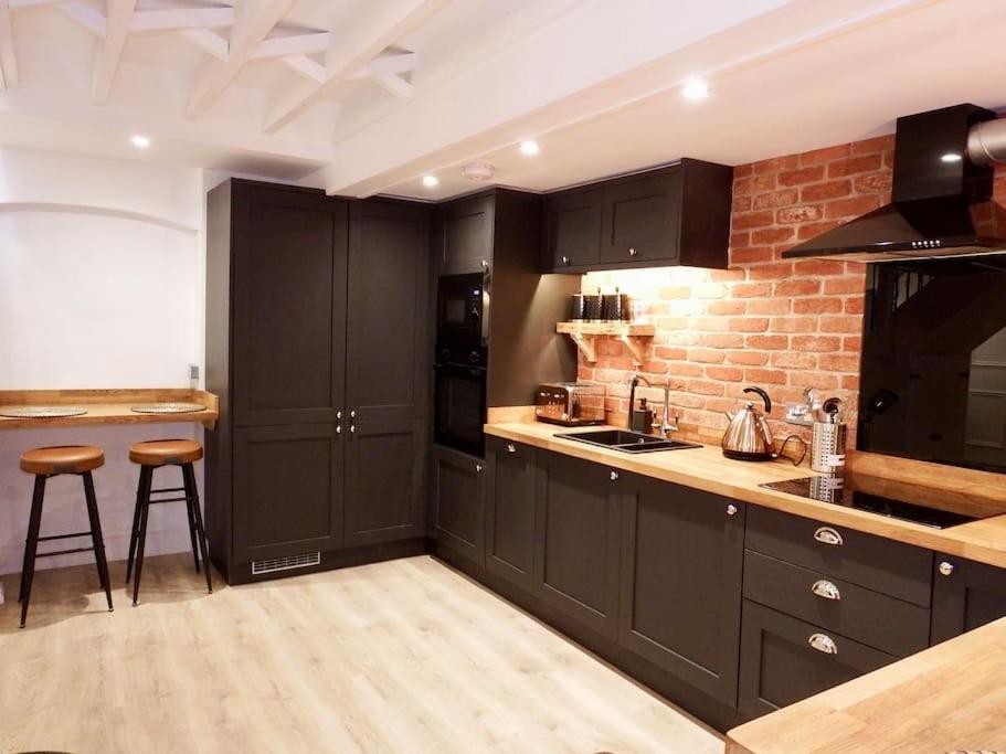 Newly Renovated Stunning Warehouse Apartment Bournemouth Bagian luar foto