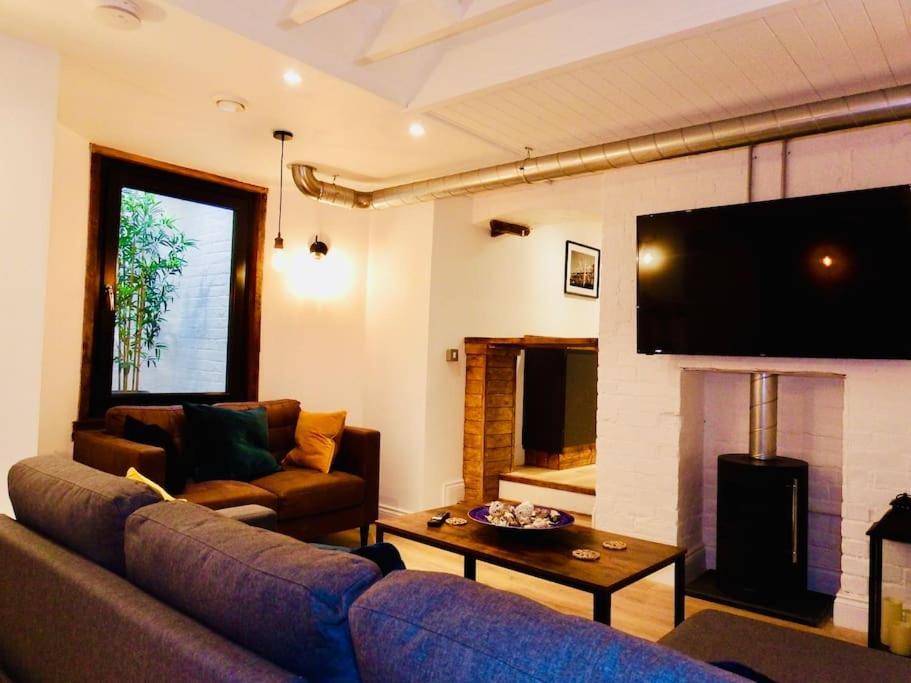 Newly Renovated Stunning Warehouse Apartment Bournemouth Bagian luar foto