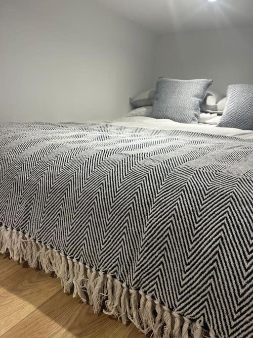 Newly Renovated Stunning Warehouse Apartment Bournemouth Bagian luar foto