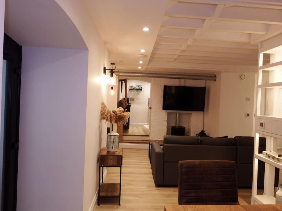 Newly Renovated Stunning Warehouse Apartment Bournemouth Bagian luar foto