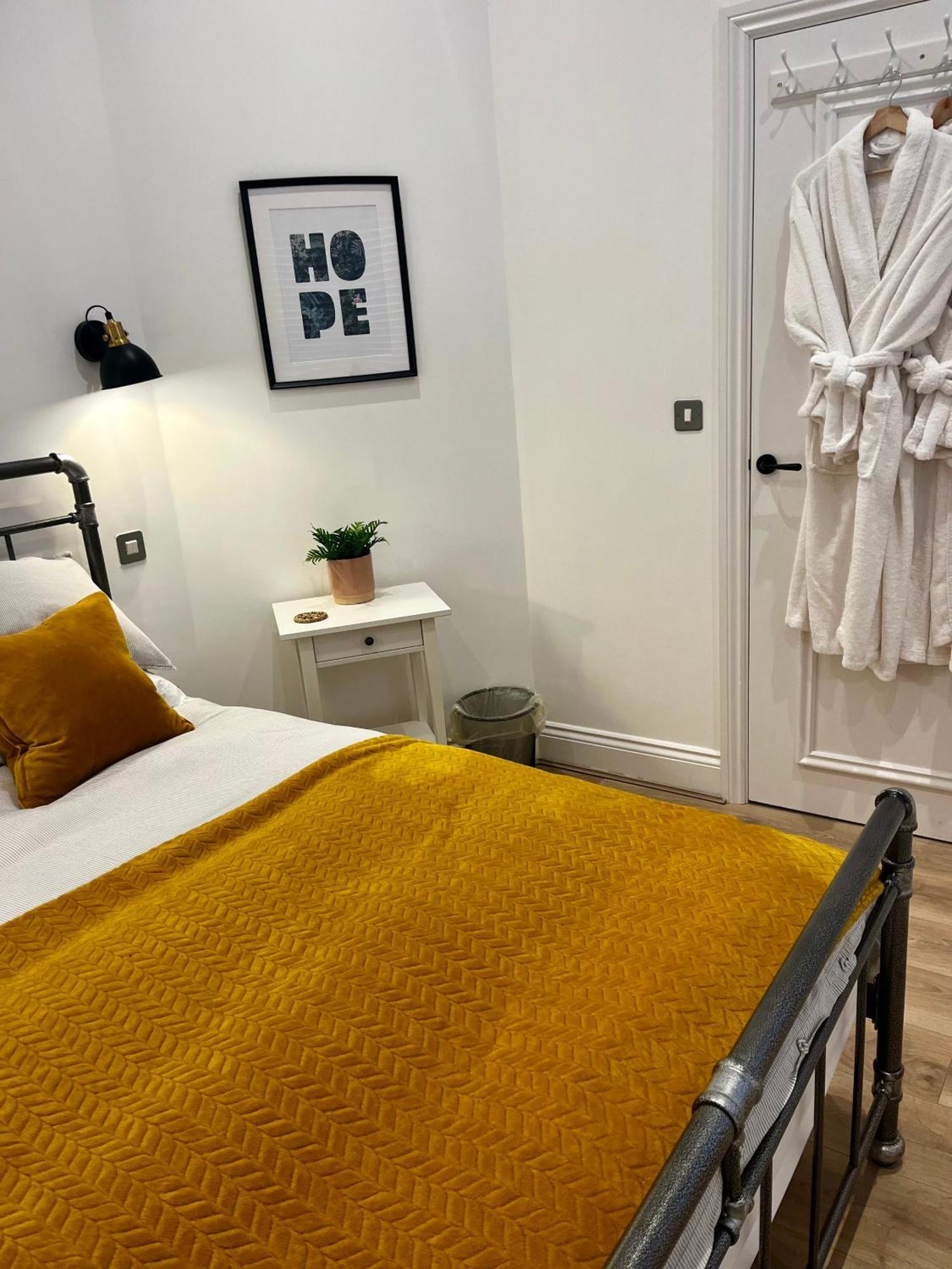 Newly Renovated Stunning Warehouse Apartment Bournemouth Bagian luar foto
