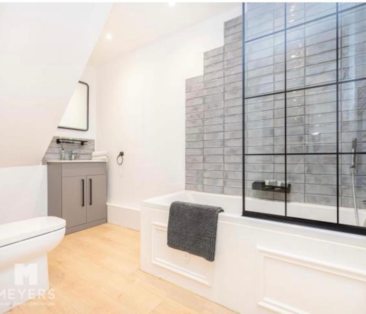 Newly Renovated Stunning Warehouse Apartment Bournemouth Bagian luar foto